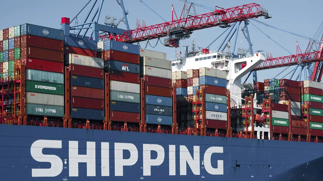 How Consolidation Services Reduce International Shipping Costs